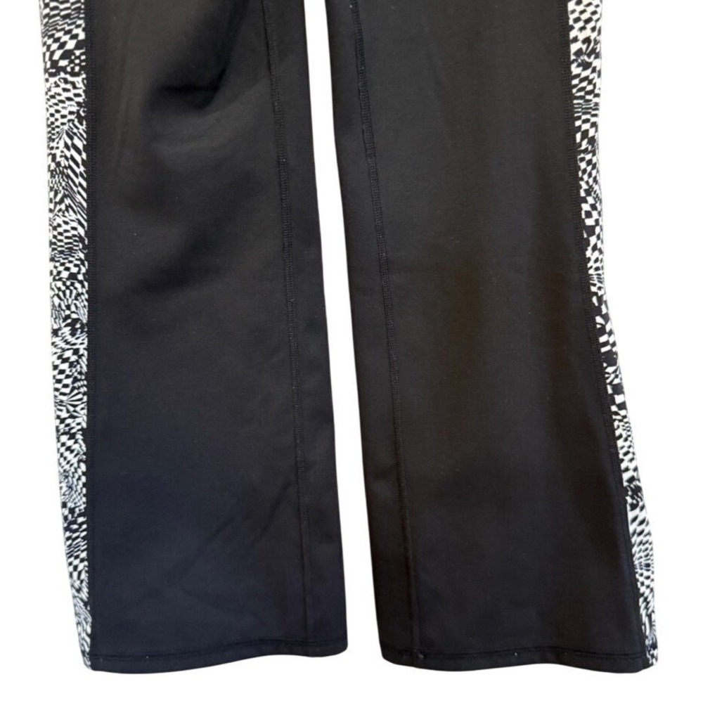 Free People Movement Checkmate Flare Leggings Black White Stripe Pants Sz XS - Picture 16 of 16